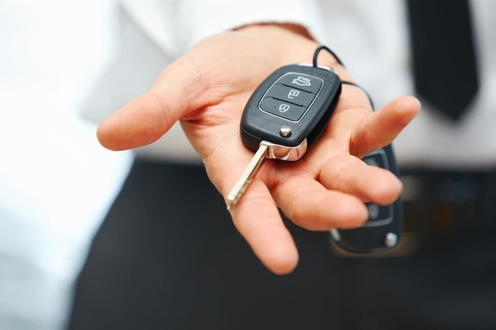 Mando a distancia para coche: ¿avisa si se le termina la pila?